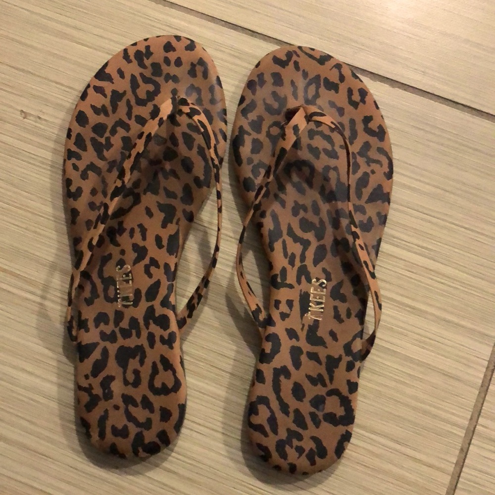 TKEES flip flops Leopard